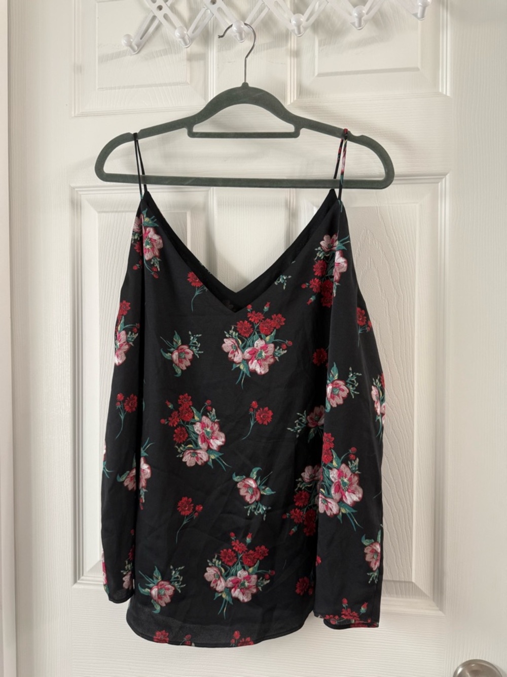 Express Women's Black Floral Spaghetti Strap V-Neck Camisole Tank Top XL